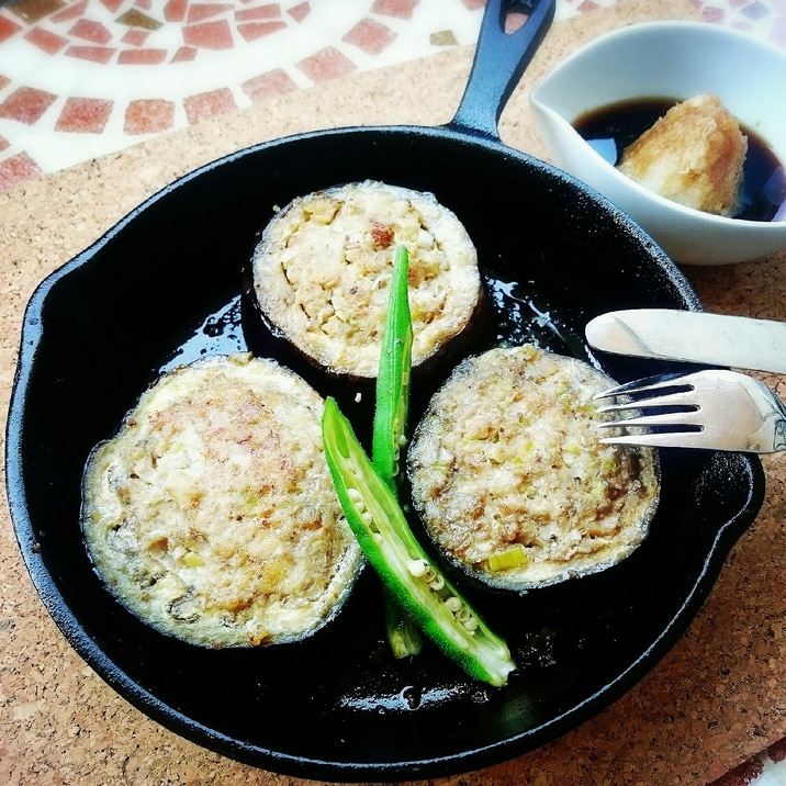 スキレットで米ナスの肉詰め